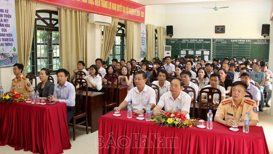Nâng cao kỹ năng tham gia giao thông an toàn cho HSSV
