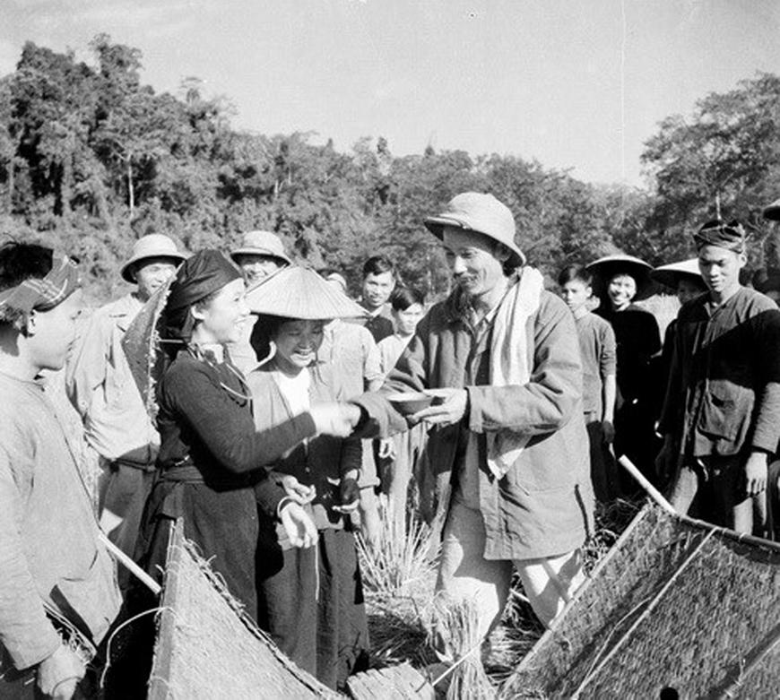 Kết hợp pháp trị và đức trị trong xây dựng, chỉnh đốn Đảng