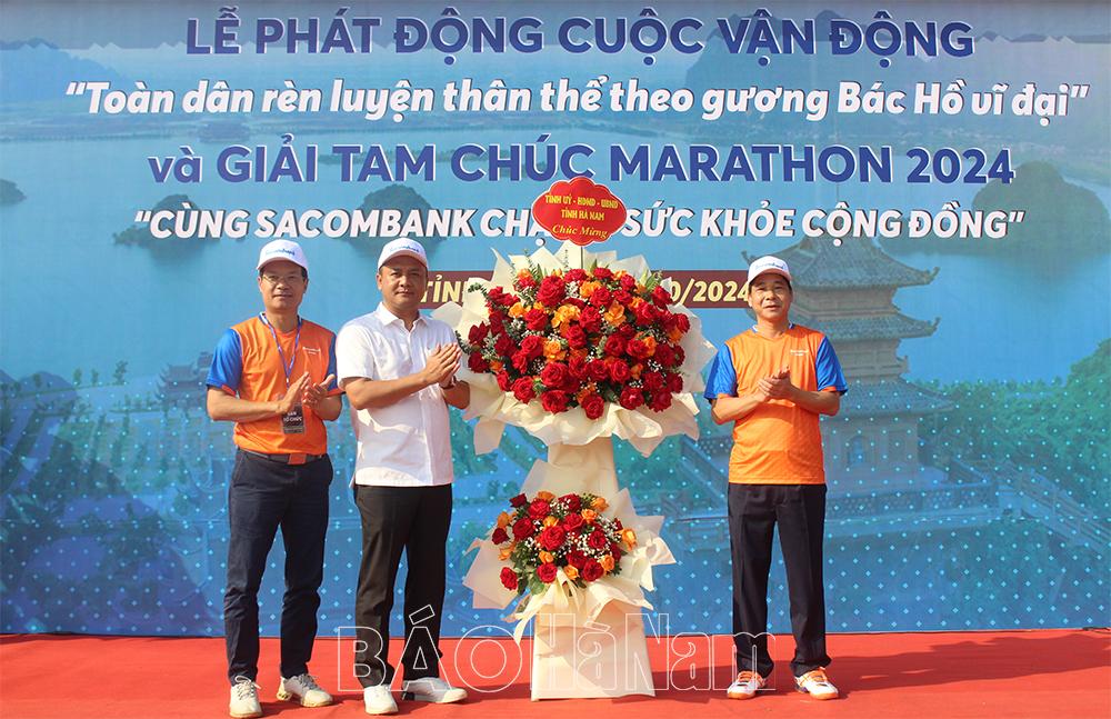 Phát động toàn dân rèn luyện thân thể theo gương Bác Hồ vĩ đại và khai mạc giải cùng Sacombank chạy vì sức khỏe cộng đồng