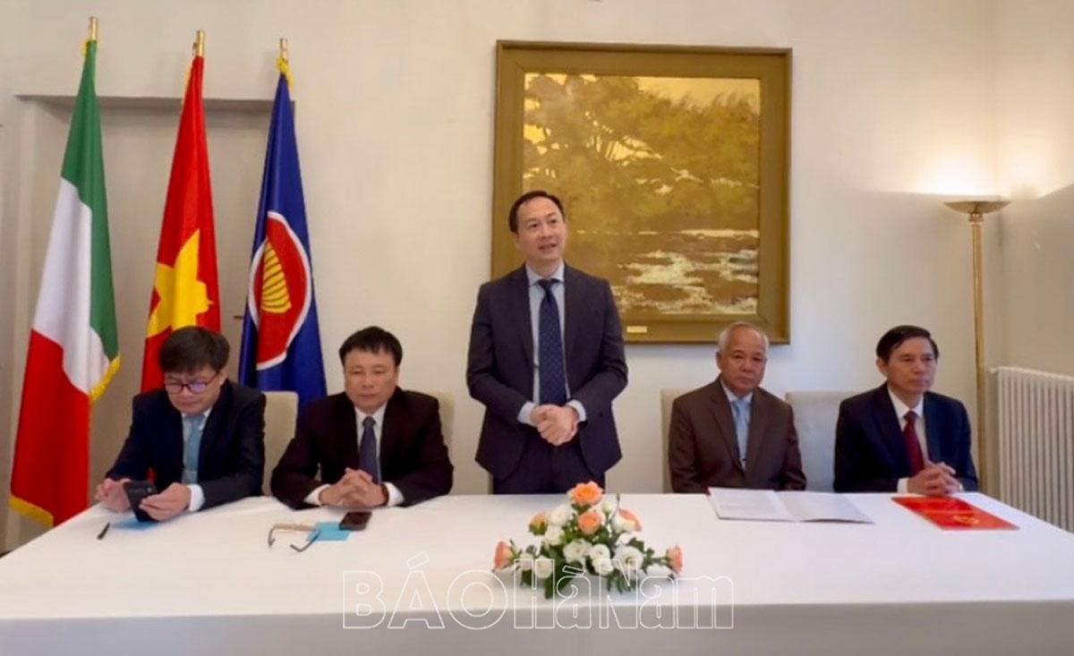 Đoàn công tác của tỉnh tham dự buổi làm việc với Đại sứ quán Việt Nam tại Italia