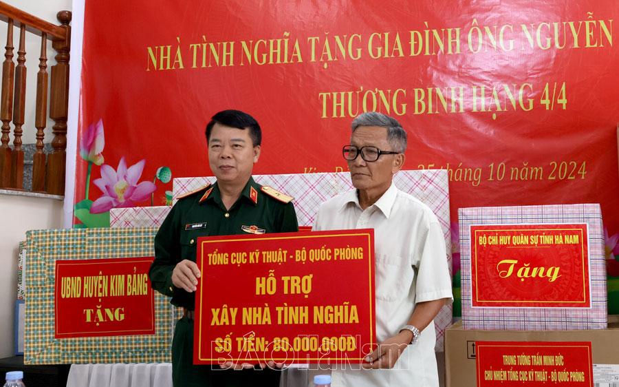 Khánh thành bàn giao nhà tình nghĩa cho đối tượng chính sách tại xã Nhật Tân