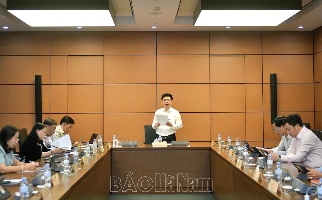 Kỳ họp thứ 8, Quốc hội khóa XV: Đoàn ĐBQH tỉnh Hà Nam thảo luận tại tổ