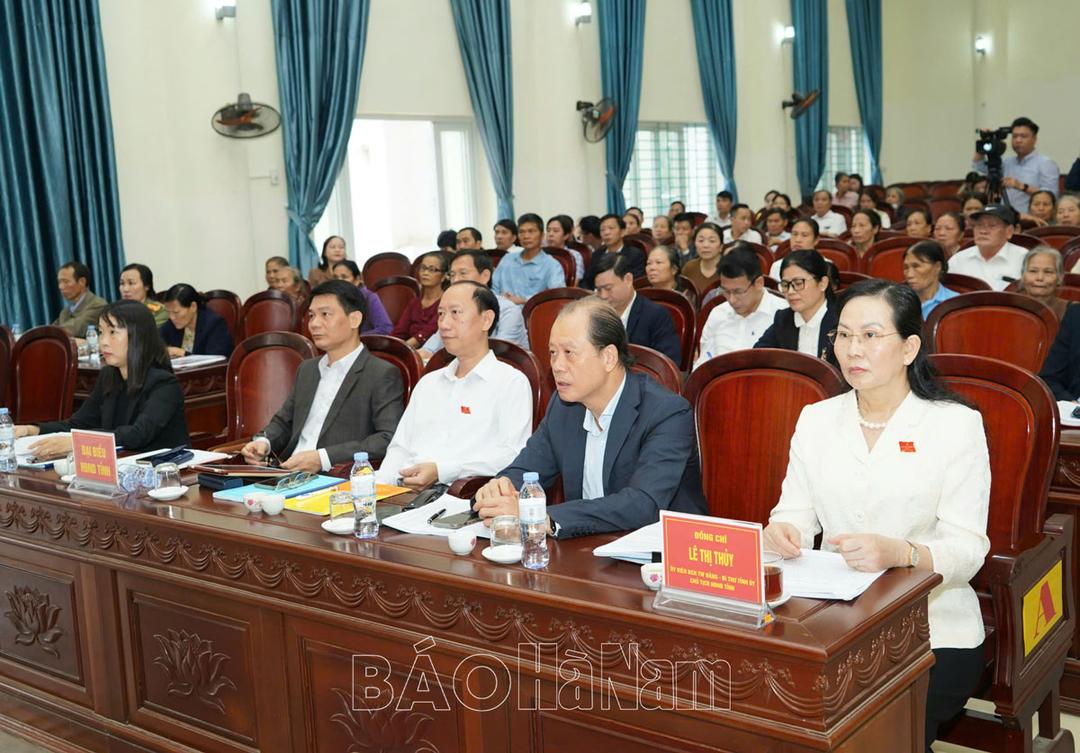 Đồng chí Bí thư Tỉnh ủy Lê Thị Thủy tiếp xúc cử tri tại xã Tiên Tân