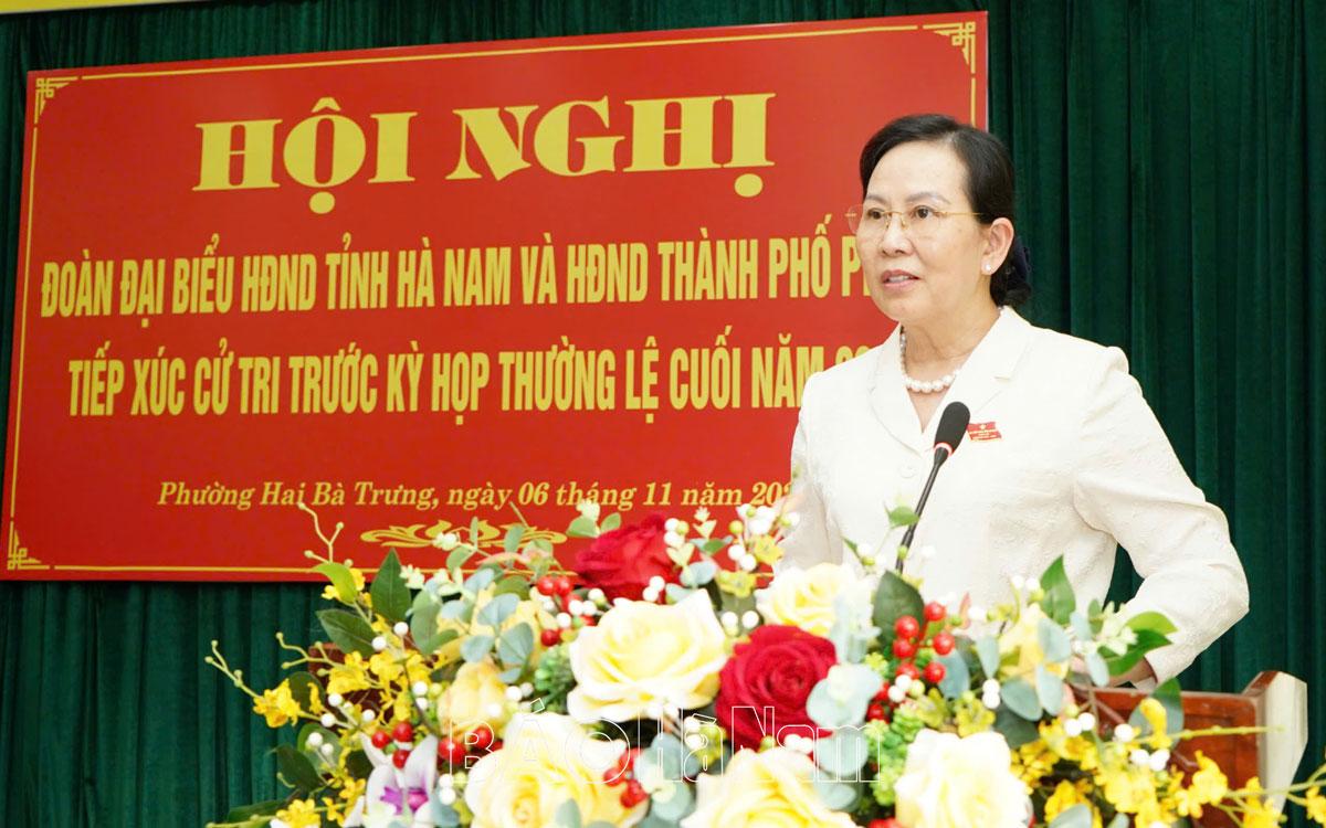 Đồng chí Bí thư Tỉnh ủy Lê Thị Thủy tiếp xúc cử tri tại phường Hai Bà Trưng