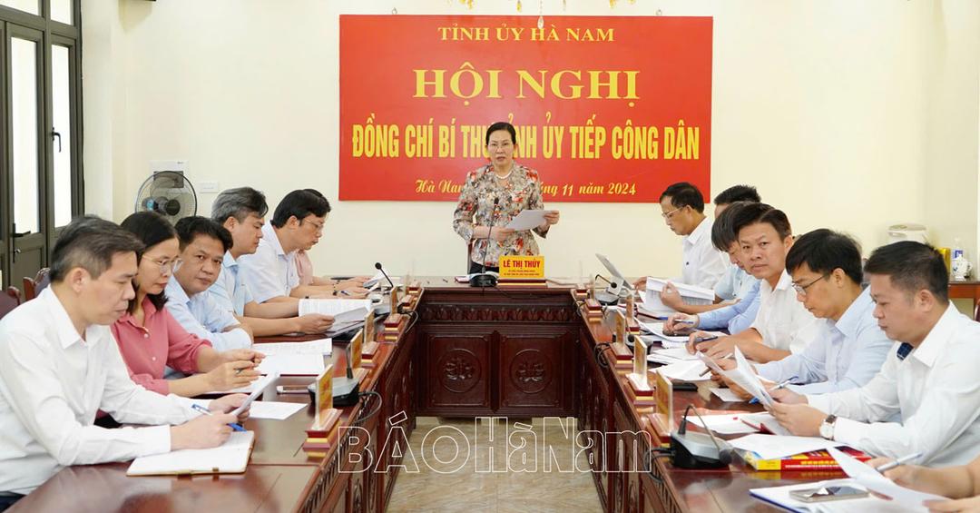 Đồng chí Bí thư Tỉnh ủy Lê Thị Thủy tiếp công dân định kỳ tháng 11