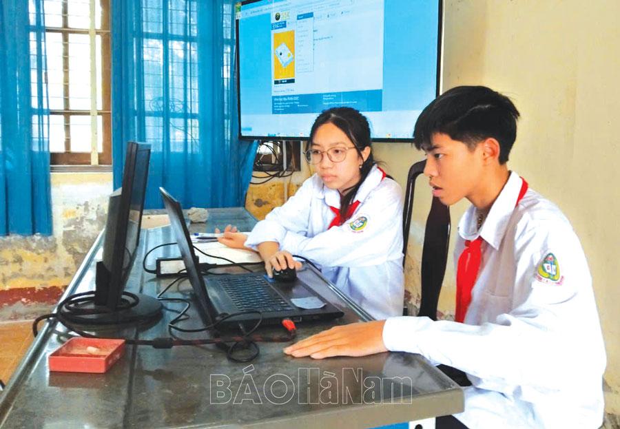 Tích cực đưa lịch sử đảng bộ địa phương vào trường học