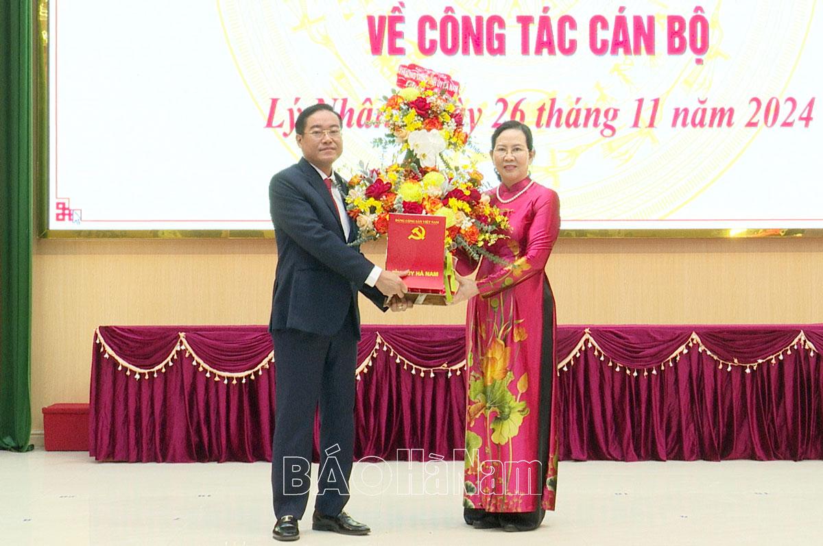 Công bố các quyết định của Ban Thường vụ Tỉnh ủy về công tác cán bộ