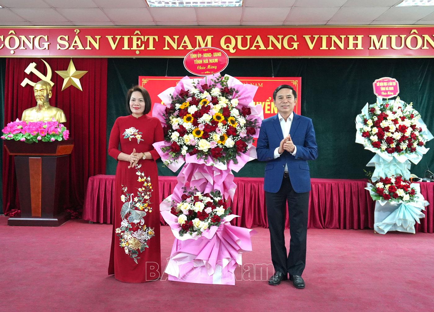 Gặp mặt giáo viên lãnh đội và học sinh các đội tuyển tham dự Kỳ thi chọn học sinh giỏi Quốc gia năm học 2024-2025