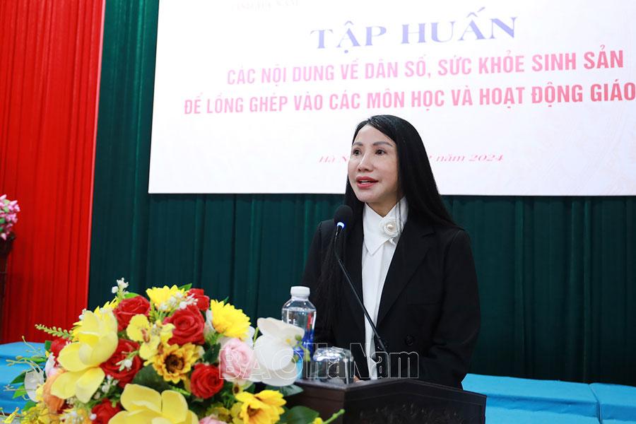 Tập huấn về dân số, sức khỏe sinh sản để lồng ghép vào các môn học và hoạt động giáo dục