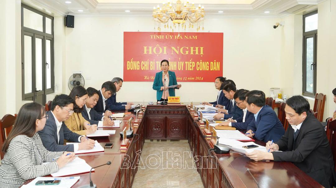 Đồng chí Bí thư Tỉnh ủy Lê Thị Thủy tiếp công dân định kỳ tháng 12