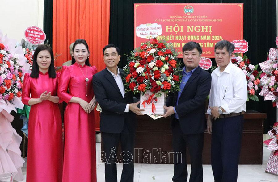 CLB Hộ nông dân sản xuất kinh doanh giỏi huyện Lý Nhân kết nạp 5 thành viên mới