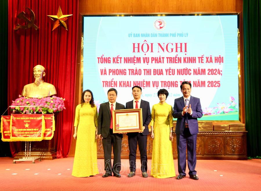 Thành phố Phủ Lý tổng kết nhiệm vụ phát triển KT-XH và phong trào thi đua yêu nước năm 2024