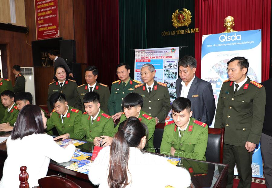 Tư vấn hướng nghiệp cho hạ sĩ quan, chiến sỹ nghĩa vụ Công an nhân dân