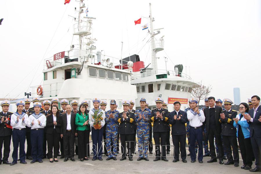 Đoàn công tác của Bộ Tư lệnh Vùng I Hải quân thăm, tặng quà quân và dân các đảo vùng Đông Bắc của Tổ quốc