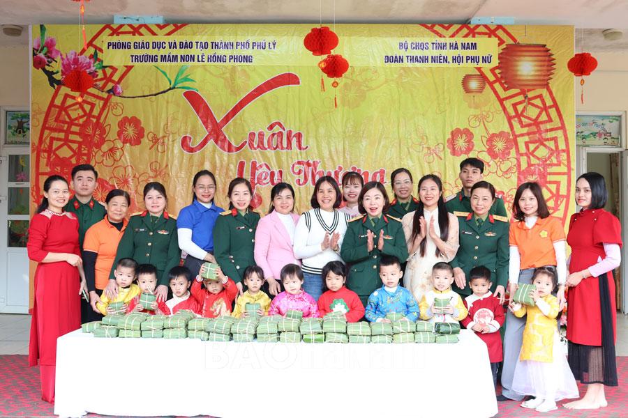 Trường Mầm non Lê Hồng Phong - Hội phụ nữ, Đoàn thanh niên Bộ CHQS tỉnh phối hợp tổ chức chương trình Xuân yêu thương