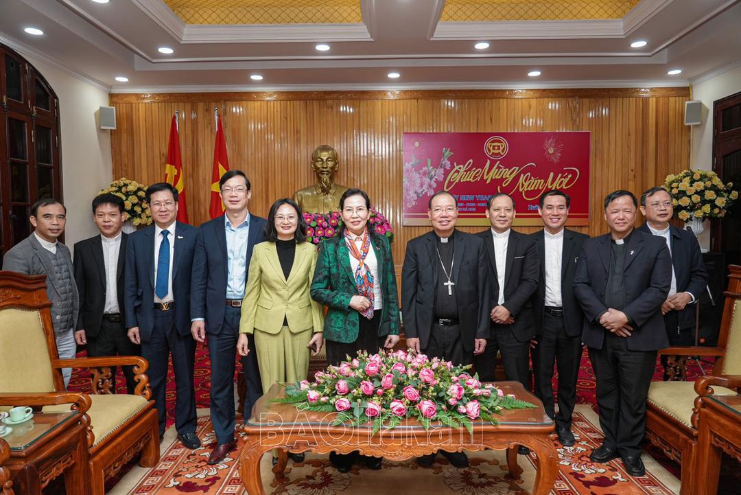 Đoàn đại biểu Tòa Tổng Giám mục Tổng Giáo phận Hà Nội thăm, chúc Tết Tỉnh ủy, HĐND, UBND tỉnh