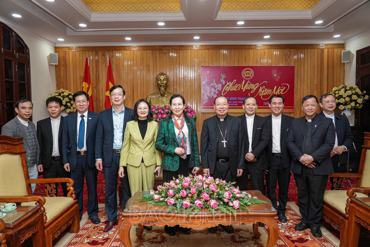 Đoàn đại biểu Tòa Tổng Giám mục Tổng Giáo phận Hà Nội thăm, chúc Tết Tỉnh ủy, HĐND, UBND tỉnh
