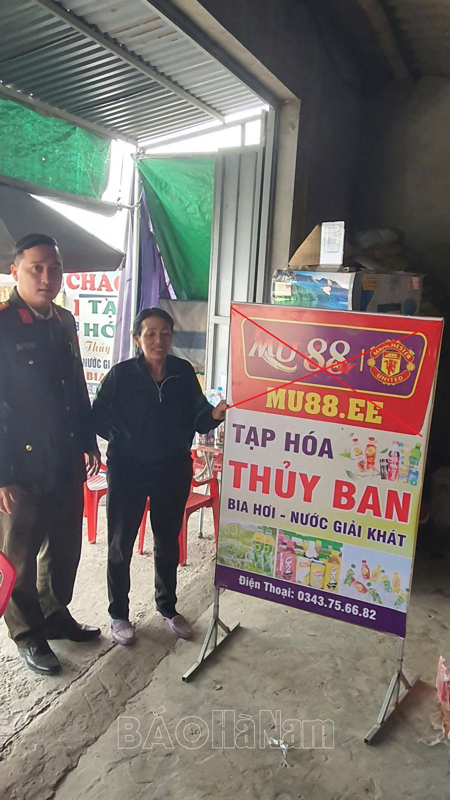 Cảnh giác với thủ đoạn tặng biển, bảng quảng cáo có gắn logo trang web cá độ, cờ bạc trực tuyến