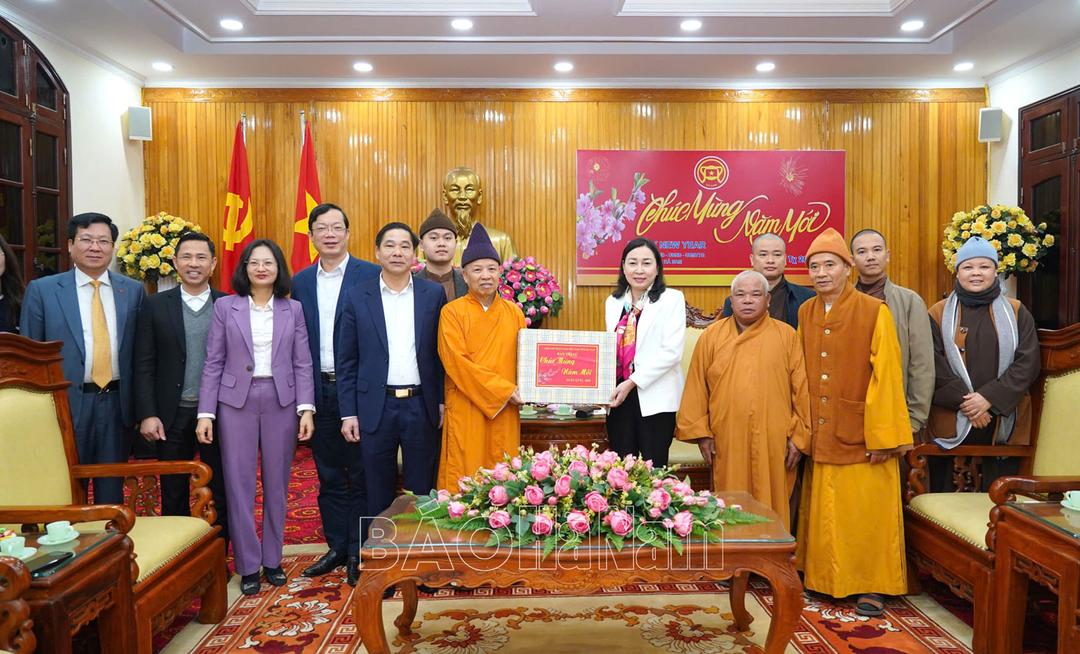 Hoà thượng Thích Thanh Quyết thăm, chúc Tết tỉnh nhân dịp Xuân Ất Tỵ