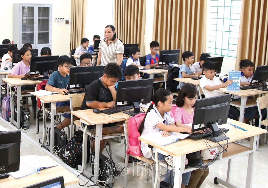 Xây dựng Nghị quyết của Quốc hội thí điểm tuyển dụng người có trình độ cao đẳng để dạy một số môn học theo Chương trình giáo dục phổ thông 2018