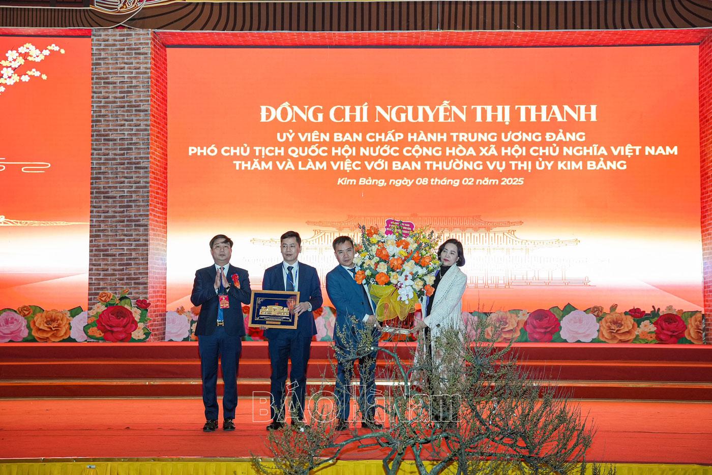 Đồng chí Phó Chủ tịch Quốc hội Nguyễn Thị Thanh thăm và làm việc tại Hà Nam