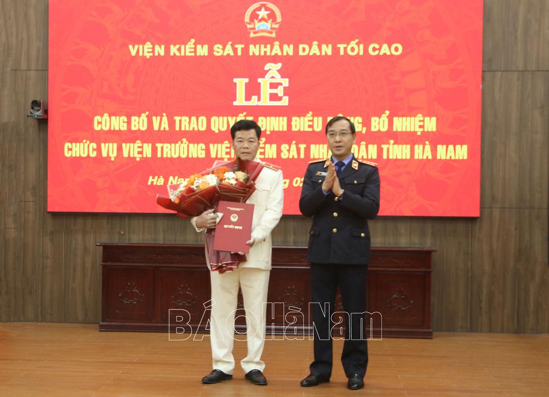 Công bố, trao quyết định điều động, bổ nhiệm Viện trưởng Viện Kiểm sát nhân dân tỉnh