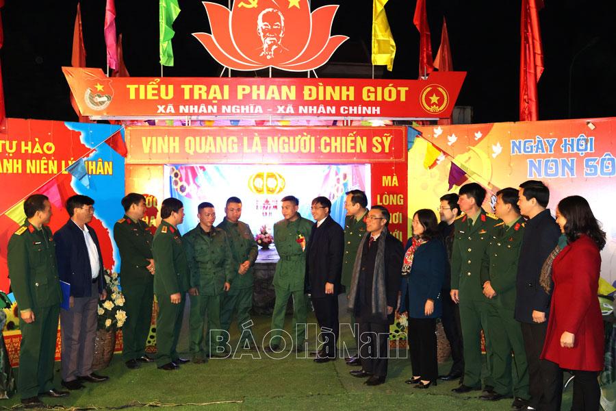 Thanh niên Hà Nam vui hội tòng quân