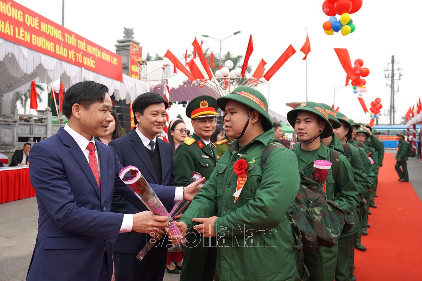 Tưng bừng ngày hội tòng quân