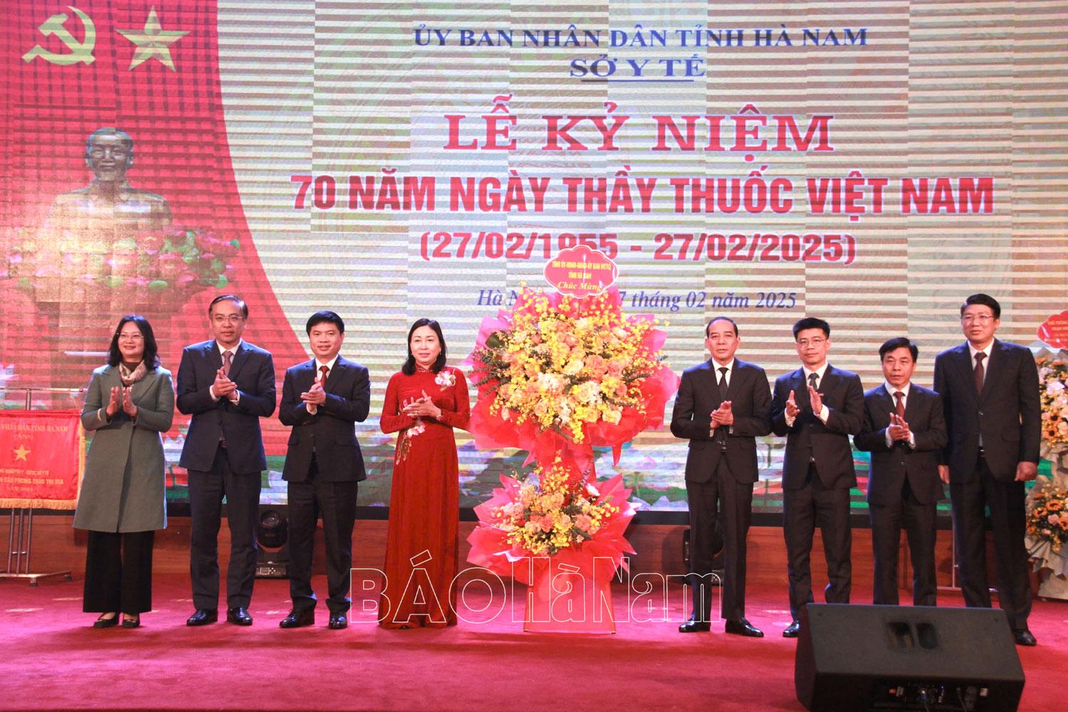 Ngành Y tế tỉnh long trọng tổ chức Lễ kỷ niệm 70 năm Ngày Thầy thuốc Việt Nam