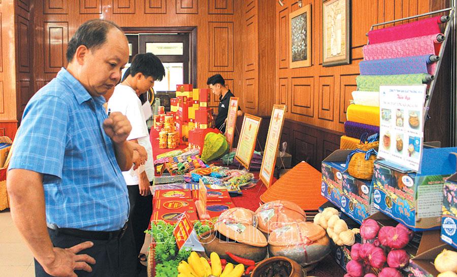 Thúc đẩy phát triển, tiêu thụ các sản phẩm làng nghề