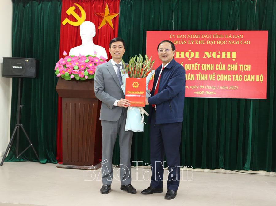 Công bố quyết định bổ nhiệm Phó Trưởng Ban Quản lý Khu Đại học Nam Cao