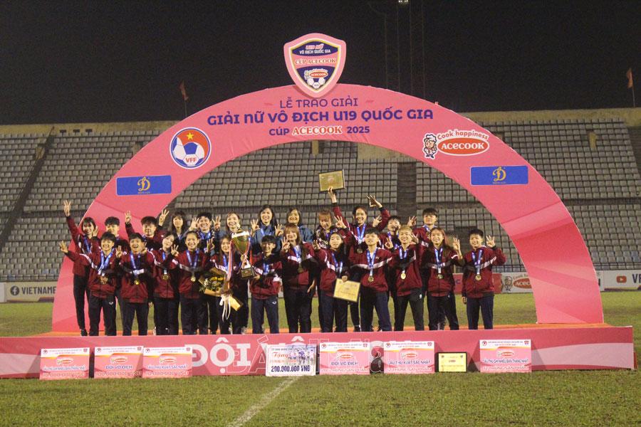 Phong Phú Hà Nam lần thứ 3 liên tiếp giành ngôi vô địch Giải Bóng đá nữ U19 quốc gia – Cúp Acecook