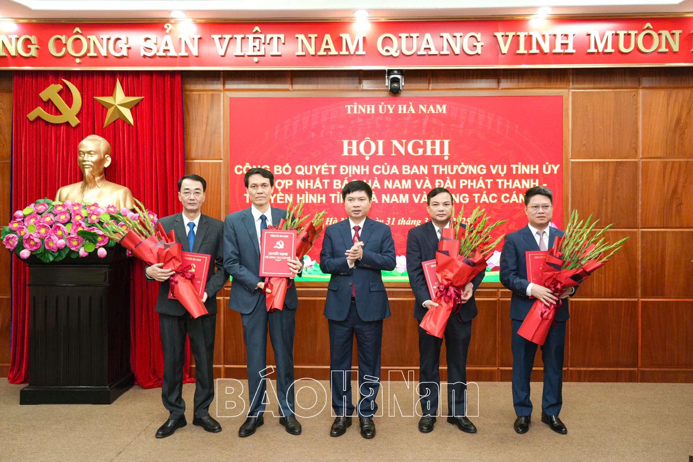 Công bố quyết định hợp nhất Báo Hà Nam và Đài Phát thanh và Truyền hình tỉnh