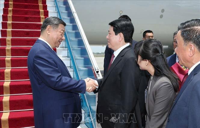 Tổng Bí thư, Chủ tịch nước Trung Quốc Tập Cận Bình đến Hà Nội, bắt đầu chuyến thăm cấp Nhà nước tới Việt Nam