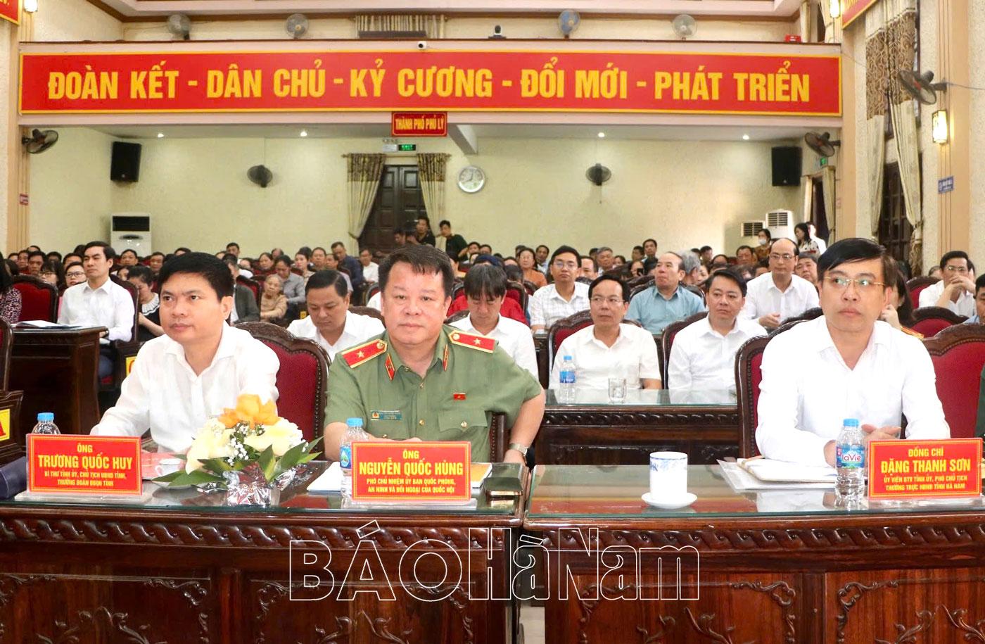 Đồng chí Bí thư Tỉnh ủy Trương Quốc Huy tiếp xúc cử tri trước Kỳ họp thứ 9, Quốc hội khóa XV tại phường Châu Cầu