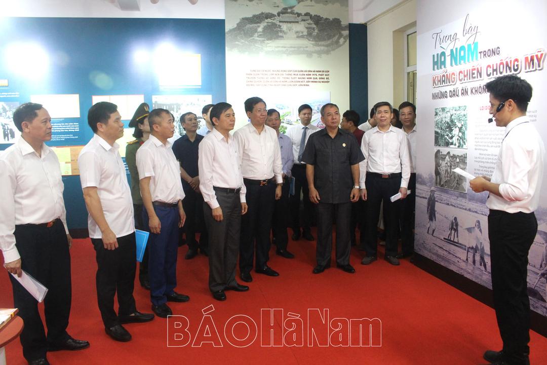 Trưng bày tài liệu lưu trữ chủ đề “Hà Nam trong kháng chiến chống Mỹ- Những dấu ấn không phai”