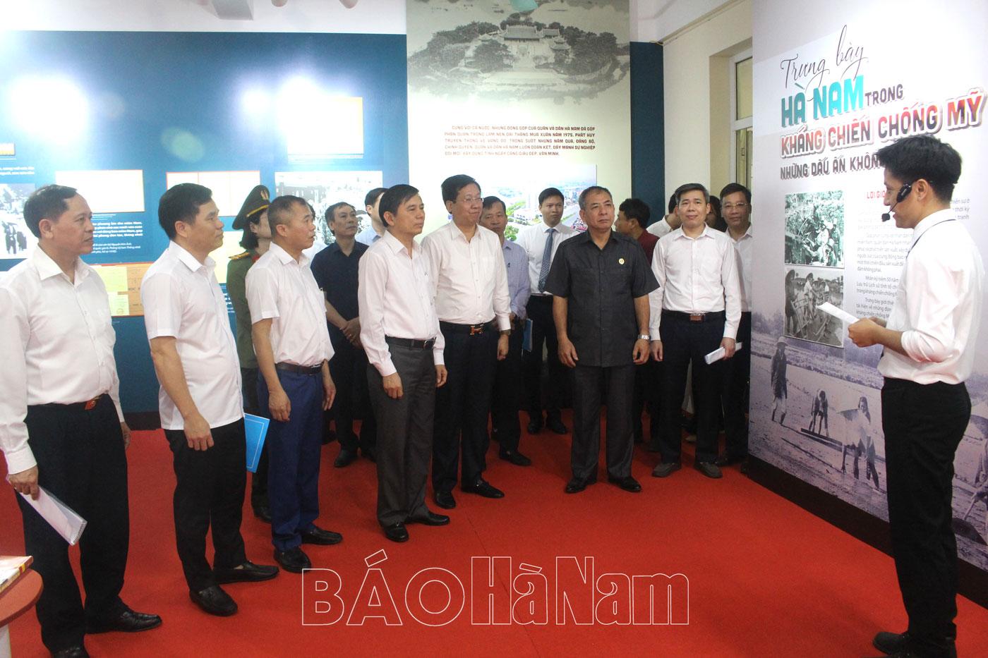 Trưng bày tài liệu lưu trữ chủ đề “Hà Nam trong kháng chiến chống Mỹ- Những dấu ấn không phai”