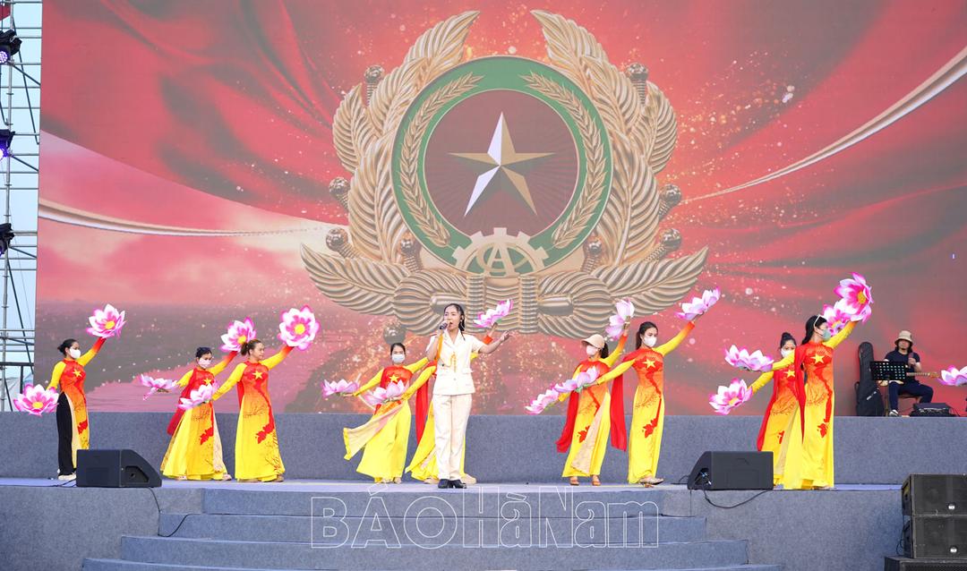 Tổng duyệt chương trình nghệ thuật “Tự hào chiến sỹ Công an Hà Nam”