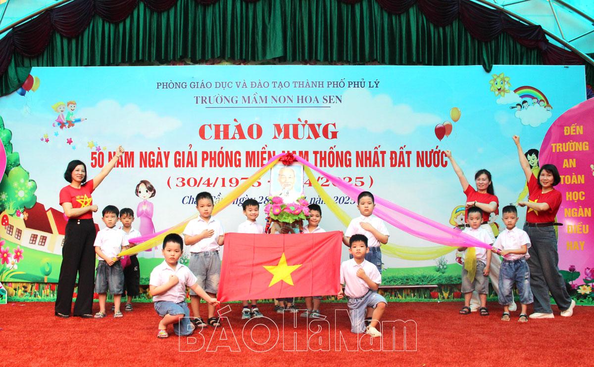 Trường Mầm non Hoa Sen rực rỡ sắc màu ngày hội thống nhất non sông