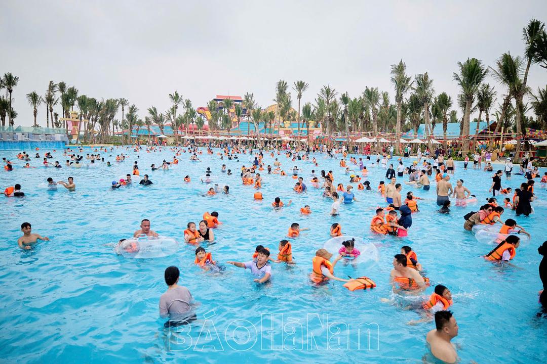 Công viên nước tại Hà Nam chính thức mở cửa đón khách