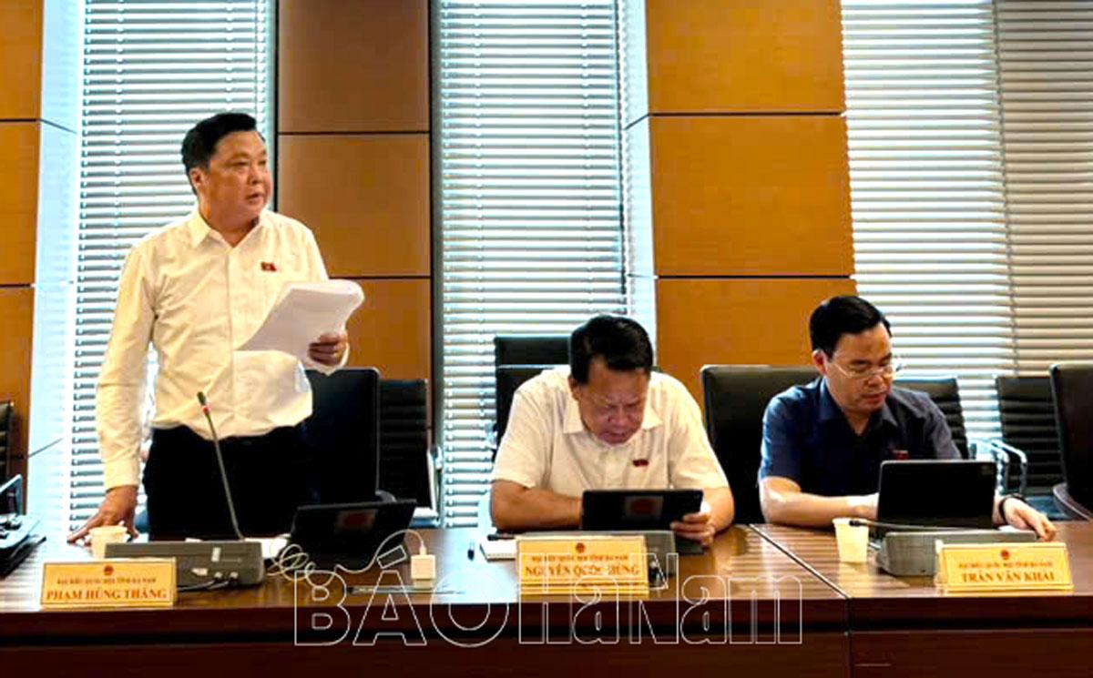 Đoàn đại biểu Quốc hội Hà Nam thảo luận ở tổ về các dự án luật