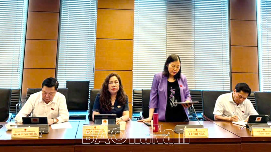 Đoàn ĐBQH Hà Nam thảo luận ở tổ về các dự án luật