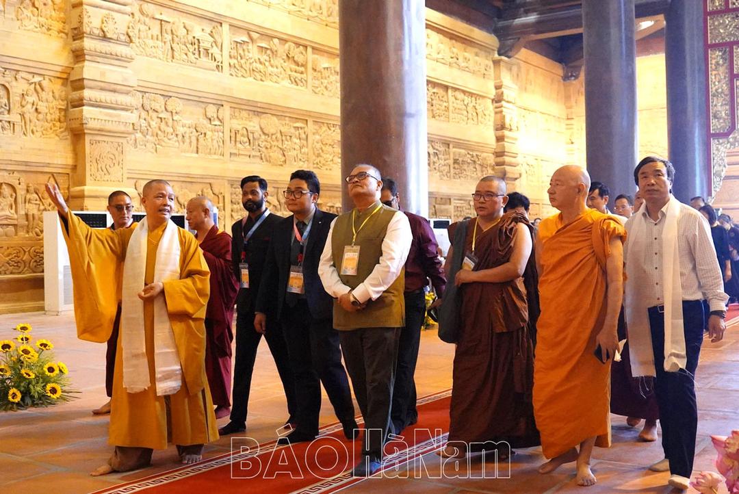 Phó Quốc vụ khanh Bộ Văn hóa Cộng hoà Ấn Độ thăm chùa Tam Chúc