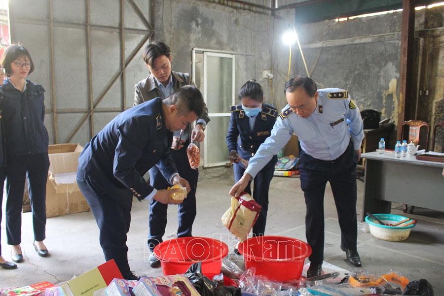 Mở đợt cao điểm đấu tranh ngăn chặn, đẩy lùi tình trạng buôn lậu, gian lận thương mại trên địa bàn tỉnh