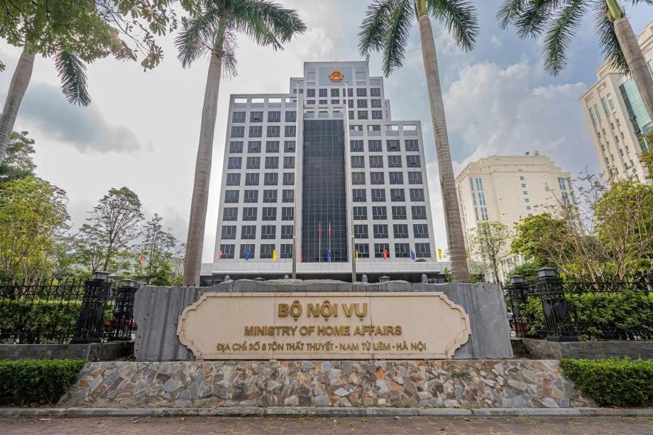 Tạm thời bố trí 32 biên chế cán bộ, công chức tại cấp xã