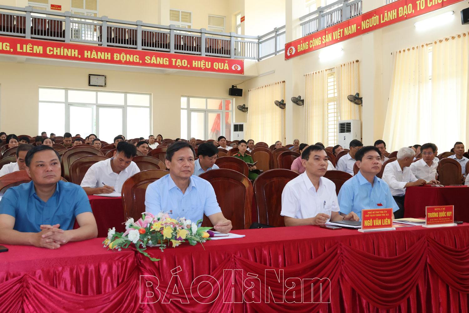 Đồng chí Bí thư Tỉnh ủy Trương Quốc Huy tiếp xúc cử tri xã, phường Tiên Nội, Tiên Ngoại, Tiên Sơn