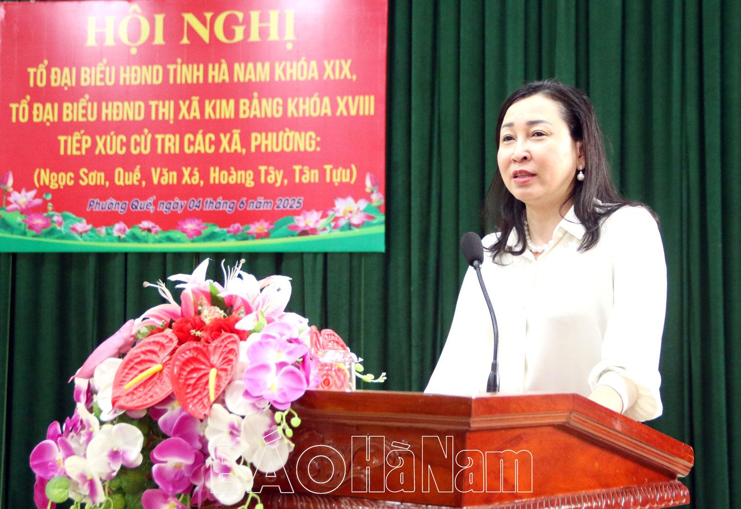 Đồng chí Phó Bí thư Thường trực Tỉnh ủy Đinh Thị Lụa tiếp xúc cử tri tại thị xã Kim Bảng