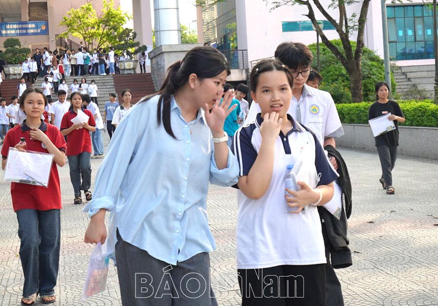 Kết thúc môn thi đầu tiên kỳ thi tuyển sinh lớp 10, đề thi được đánh giá sát chương trình