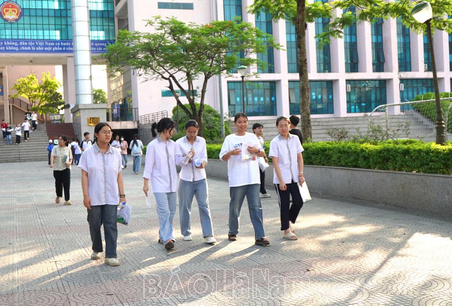 Ngày thi thứ 2, kỳ thi tuyển sinh vào 10, môn Toán sát với Chương trình GDPT 2018, phân hóa cao