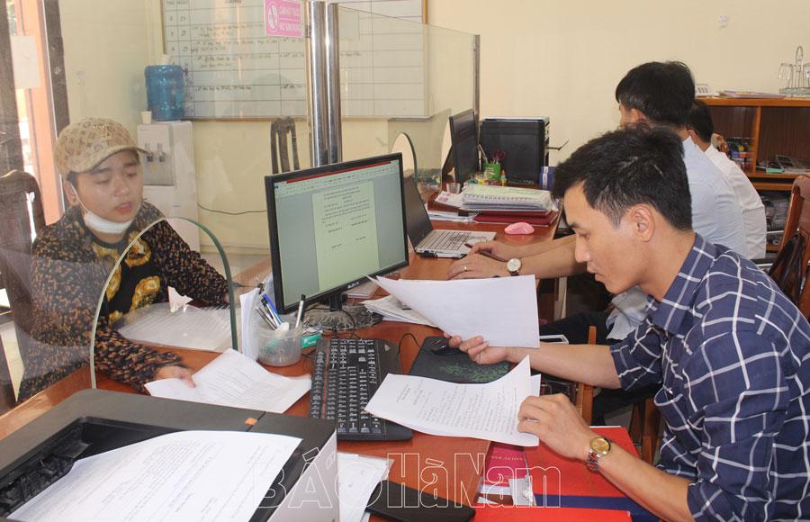 Phân định thẩm quyền của chính quyền địa phương 2 cấp trong lĩnh vực tư pháp